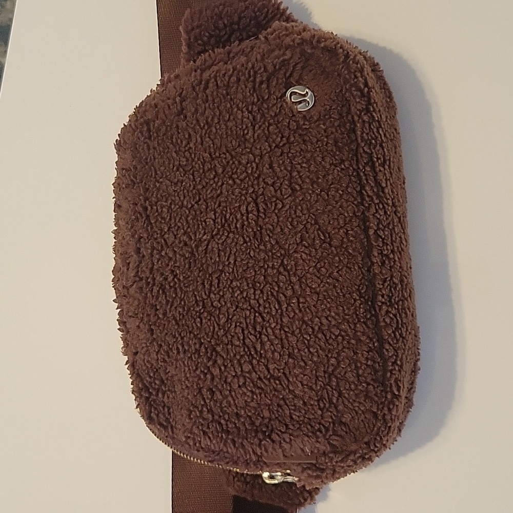 Lululemon Everywhere Belt Bag Large 2L *Fleece